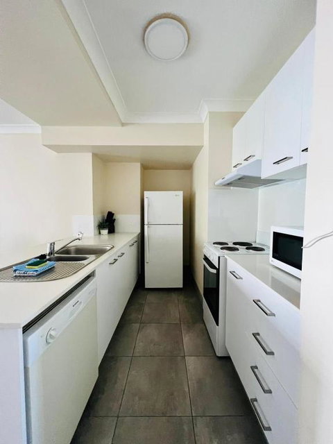 CHA Private Apts Aruba Beach - St Kilda Accommodation 2