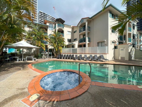 CHA Private Apts Aruba Beach - St Kilda Accommodation 0