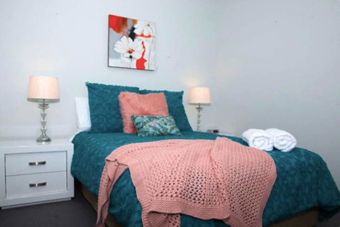 CENTRAL CBD EXEC STUNNING VIEW WIFI NETFLIX WINE - St Kilda Accommodation 3