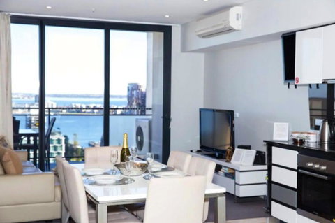 CENTRAL CBD EXEC STUNNING VIEW WIFI NETFLIX WINE - St Kilda Accommodation 1