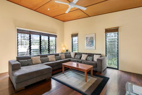 COASTING - Straddie Style Beach House - St Kilda Accommodation 4