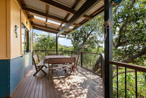 COASTING - Straddie Style Beach House - St Kilda Accommodation 0