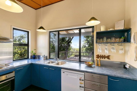 COASTING - Straddie Style Beach House - St Kilda Accommodation 2