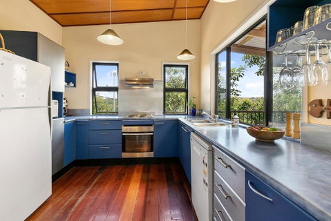 COASTING - Straddie Style Beach House - St Kilda Accommodation 1
