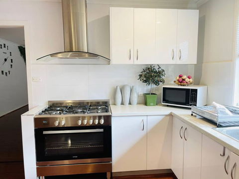 D130 The Link Fantasy Place - St Kilda Accommodation 4