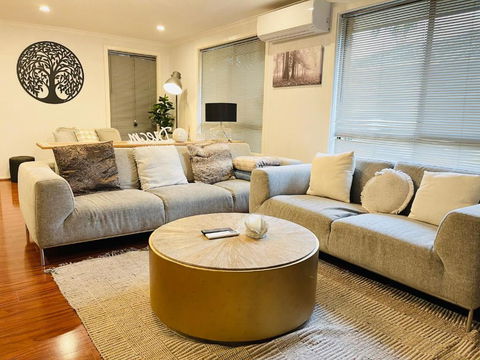 D130 The Link Fantasy Place - St Kilda Accommodation 2