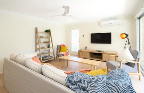 3 Bedroom Apartment Minutes From Main Beach - St Kilda Accommodation 0