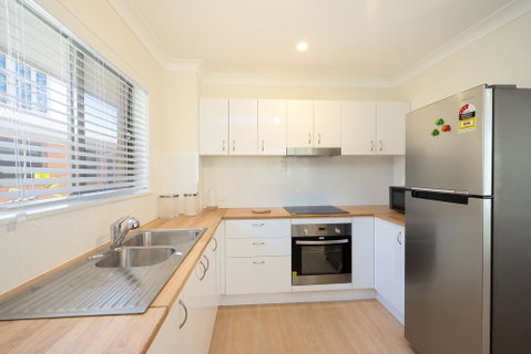 3 Bedroom Apartment Minutes From Main Beach - St Kilda Accommodation 2