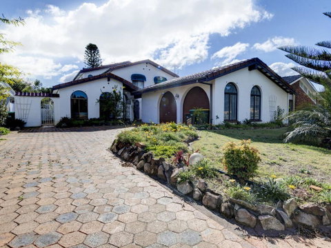 31 Rest Point Absolute Waterfront With Jetty - St Kilda Accommodation 0