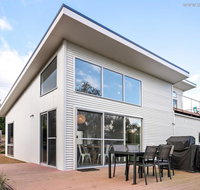 4 king or 8 single beds WiFi Netflix pet friendly - St Kilda Accommodation