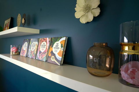 6 Bedrooms Contemporary Big House At Pakenhem - St Kilda Accommodation 2