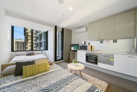 A Charming Studio With Stunning City Views - St Kilda Accommodation 2