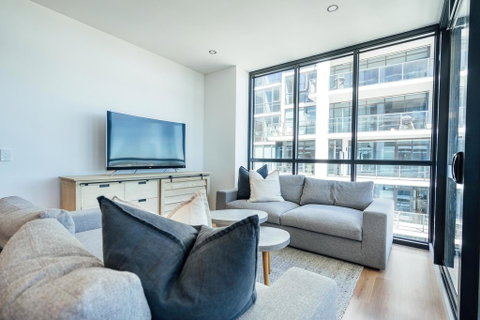 A Cut Above The West - Pool - Rooftop Bar - Gym - Wifi - St Kilda Accommodation 3