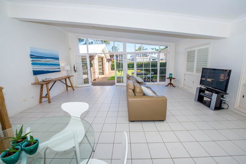 A Foreshore - Salamander Bay - St Kilda Accommodation 3