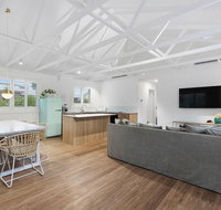 A PERFECT STAY - Sunset Beach - Summer Breeze - St Kilda Accommodation