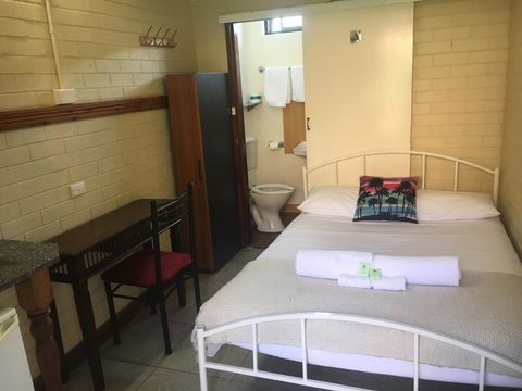 A Railway Lodge - St Kilda Accommodation 3