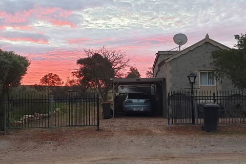 A Real Bush Retreat. Kangas, Emus & Starry Skies. - St Kilda Accommodation 1