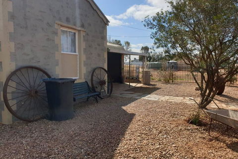 A Real Bush Retreat. Kangas, Emus & Starry Skies. - St Kilda Accommodation 3