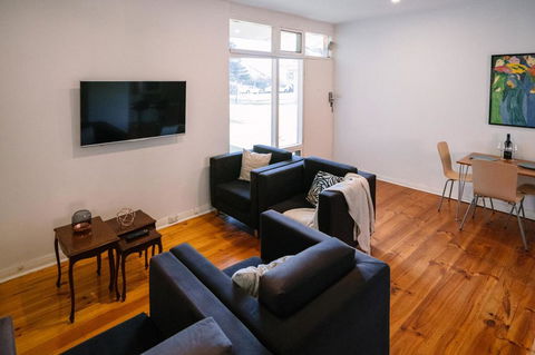 A Wave Away @ Glenelg Cosy Unit Near The Beach - St Kilda Accommodation 1