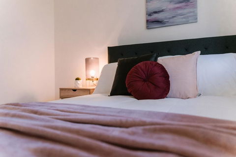 A Wave Away @ Glenelg Cosy Unit Near The Beach - St Kilda Accommodation 2