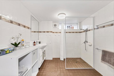 Abby's Poolside Retreat 1 - St Kilda Accommodation 3