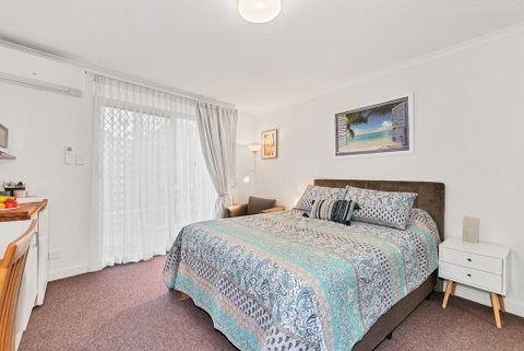 Abby's Poolside Retreat 1 - St Kilda Accommodation 0