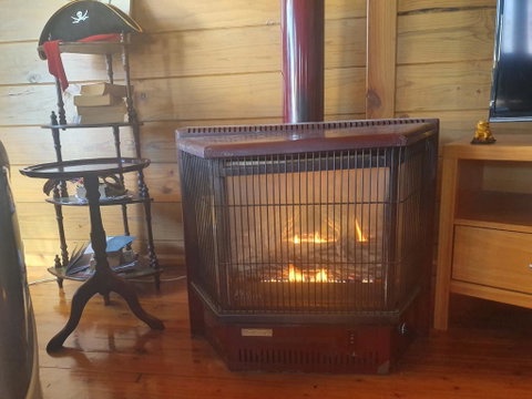 Abelia Cottages SPA Lakeside COTTAGE No 2 - St Kilda Accommodation 1