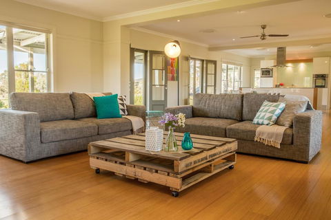 Abingdon House - St Kilda Accommodation 1