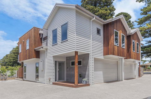 Absolute - St Kilda Accommodation 1