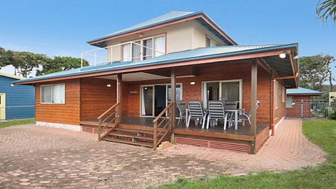 Absolute Beachfront At Hastings - St Kilda Accommodation 2