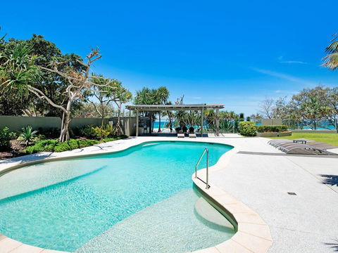 Absolute Beachfront In The Heart Of Surfers Paradi - St Kilda Accommodation 2