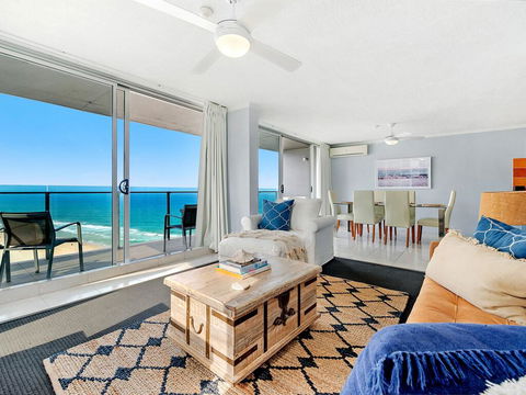 Absolute Beachfront In The Heart Of Surfers Paradi - St Kilda Accommodation 0