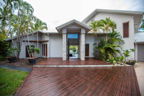 Absolute Lakefront - Port Douglas - St Kilda Accommodation 2