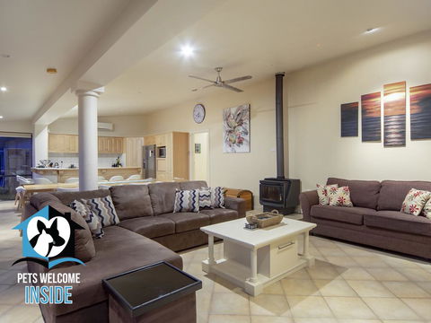 Absolute Water Frontage W/ Jetty + Boat Ramp - St Kilda Accommodation 1