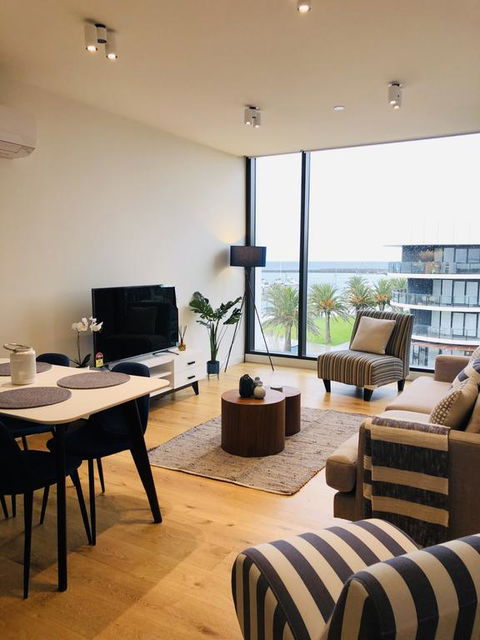 Absolute Waterfront Apt 319 Lighthouse - St Kilda Accommodation 3