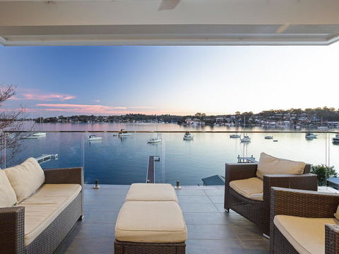 Absolute Waterfront Lakehouse Fishing Point Waterfront Pool Jetty - St Kilda Accommodation 1