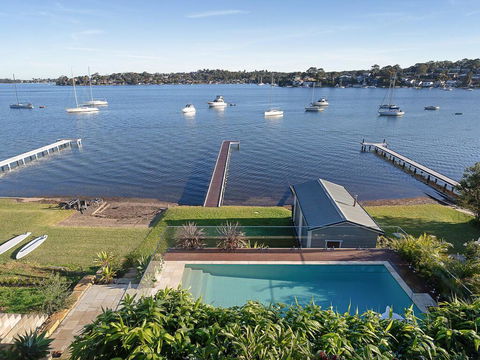 Absolute Waterfront Lakehouse Fishing Point Waterfront Pool Jetty - St Kilda Accommodation 3