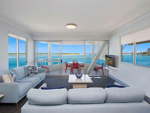 Absolute Waterfront On The Pumicestone Passage - St Kilda Accommodation 3