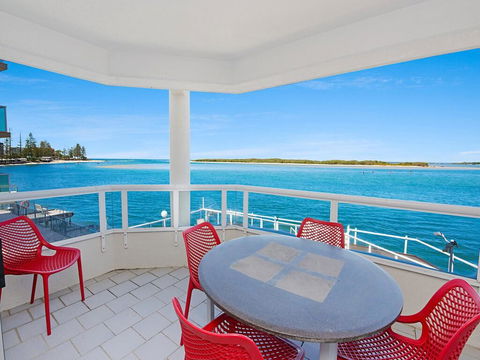 Absolute Waterfront On The Pumicestone Passage - St Kilda Accommodation 2