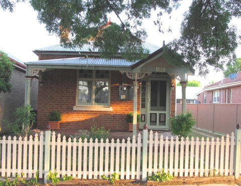 Acacia Cottage On Peel, Bathurst - St Kilda Accommodation 0