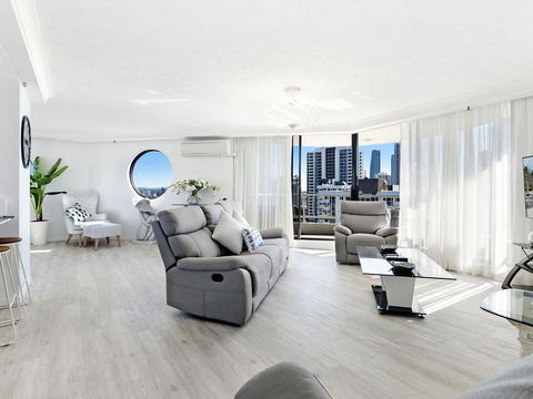 Acapulco 2 Bed Ocean View Surfers Paradise - St Kilda Accommodation 1
