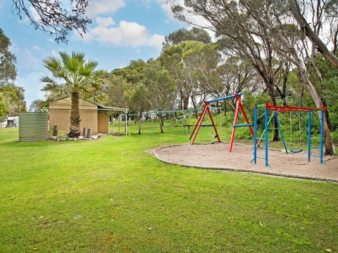 Acclaim Pine Grove Holiday Park - St Kilda Accommodation 3