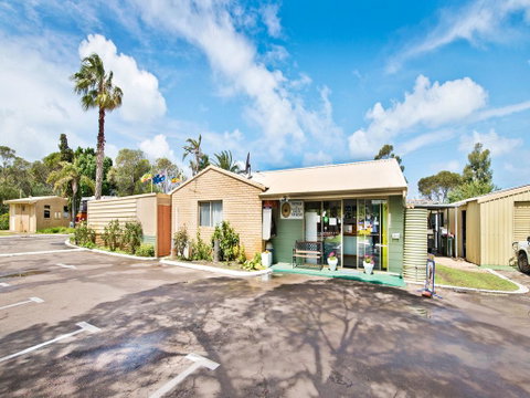 Acclaim Pine Grove Holiday Park - St Kilda Accommodation 2