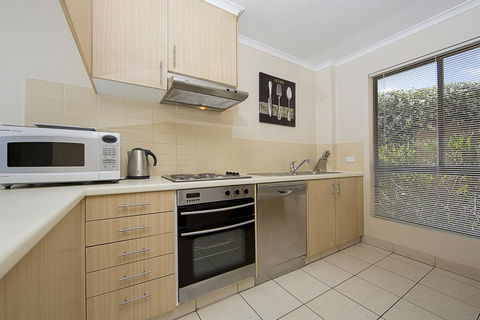 Accommodate Canberra - Kingston Court - St Kilda Accommodation 3