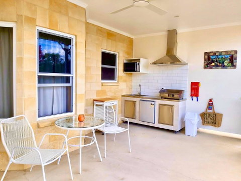 Accommodation Creek Cottages & Sundown View Suites - St Kilda Accommodation 2
