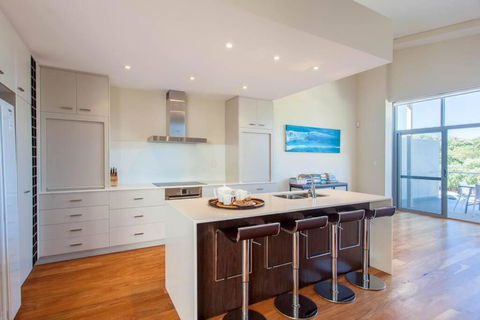 Eagle Escape I Private Properties - St Kilda Accommodation 4