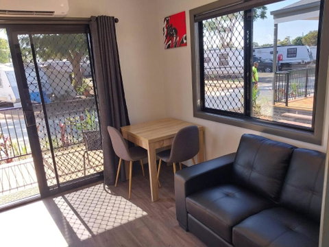 Emerald Tourist Park - St Kilda Accommodation 2