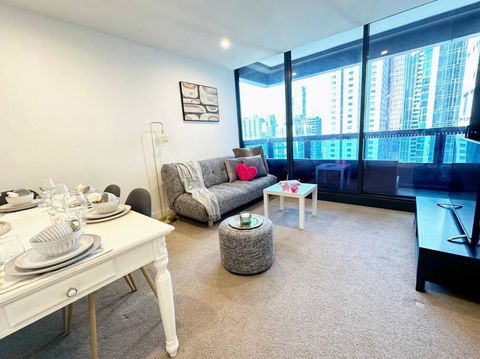 ES2410-2Bed 2Bath Vision Apt With Balcony, Pool & Gym - St Kilda Accommodation 4