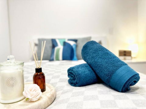 ES2410-2Bed 2Bath Vision Apt With Balcony, Pool & Gym - St Kilda Accommodation 2