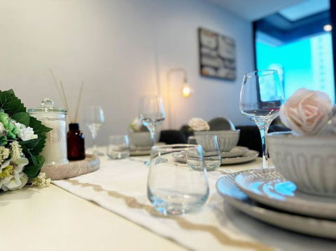 ES2410-2Bed 2Bath Vision Apt With Balcony, Pool & Gym - St Kilda Accommodation 3